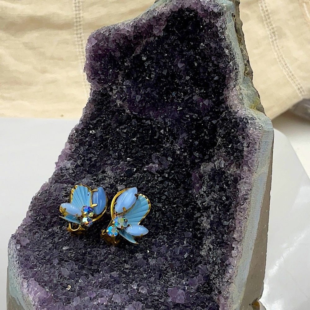 Vtg. Austrian Gold Clip On Earrings With Lavender/Blue Stones & Aurora Borealis - Picture 5 of 7